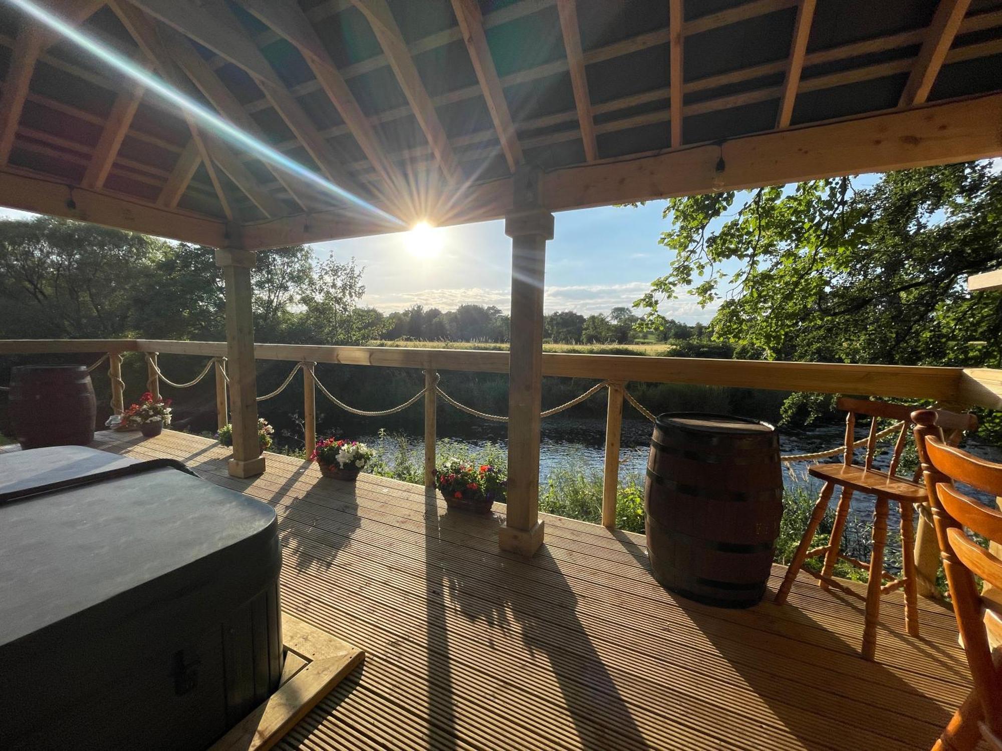 Luxury Accommodation In County Antrim With Riverside Hot Tub Kells Εξωτερικό φωτογραφία